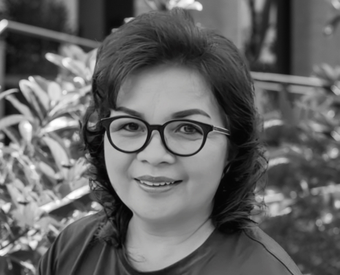 Dr. Reiny Tumbol